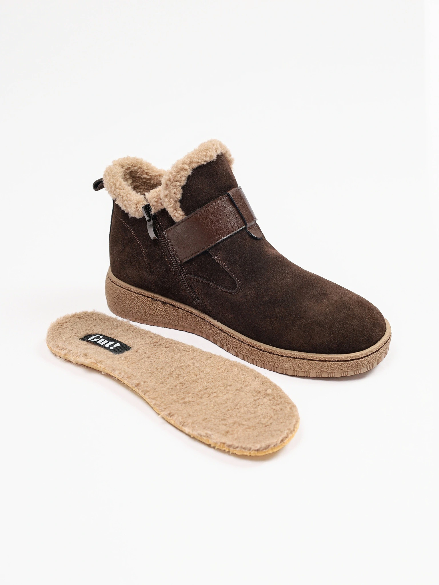 Ботинки темно-коричневого цвета с ремешком на низкой платформе